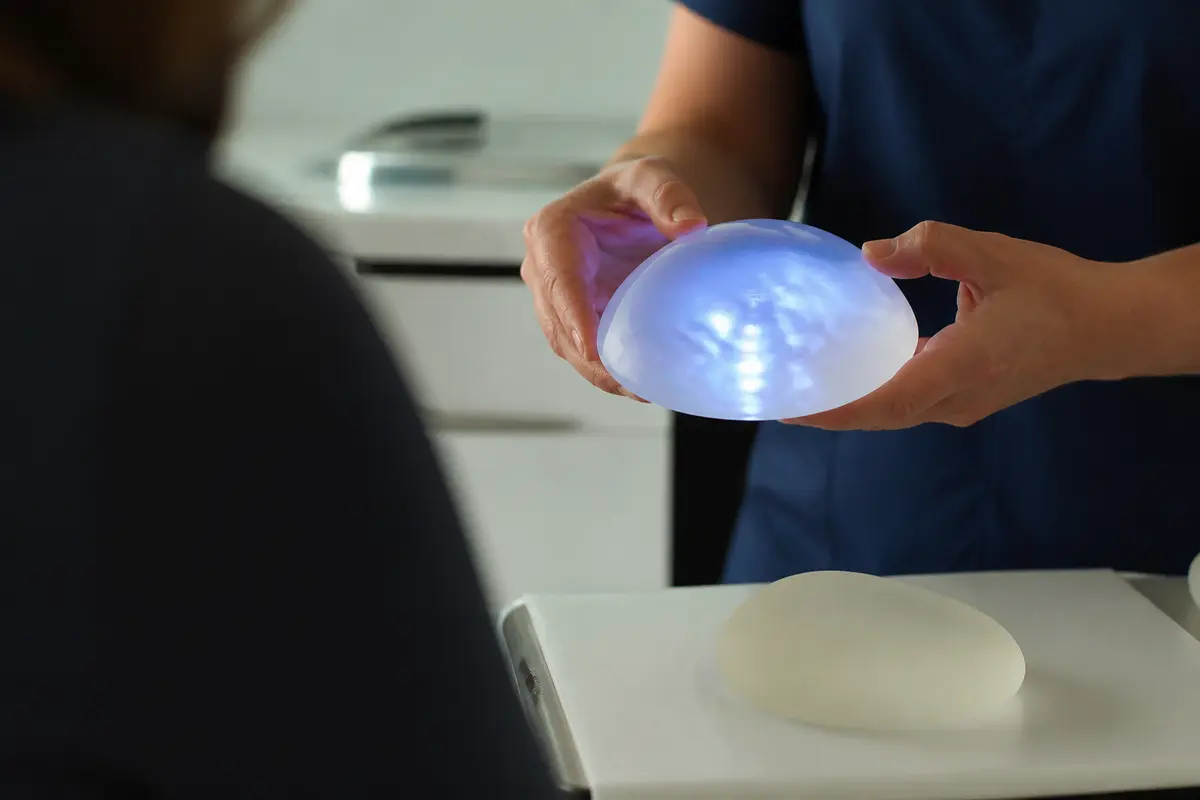 Prothèse mammaire LED : Innovation, fonction et défis médicaux ?